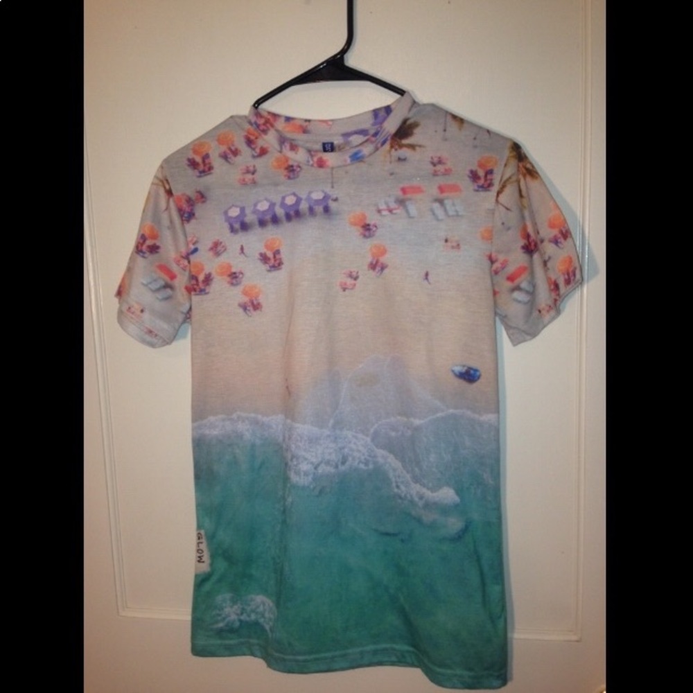 Graphic Beach T-Shirt - Picture 4 of 6